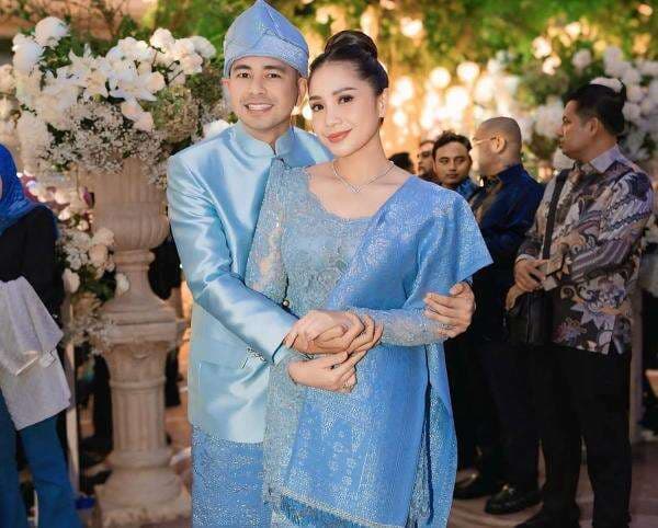 4 Potret Cantik Nagita Slavina Pakai Kebaya Biru Muda di Pernikahan Zumi Zula dan Putri Zulhas 4 Potret Cantik Nagita Slavina Pakai Kebaya Biru Muda di Pernikahan Zumi Zula dan Putri Zulhas
