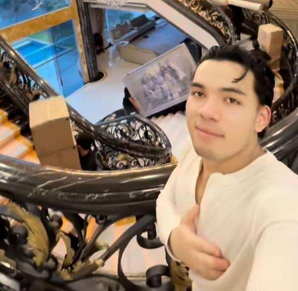 8 Potret dan Fakta Saaih Halilintar Pamer Rumah Baru Seharga Rp120 Miliar, Ngaku Mau Hidup Sendiri 8 Potret dan Fakta Saaih Halilintar Pamer Rumah Baru Seharga Rp120 Miliar, Ngaku Mau Hidup Sendiri