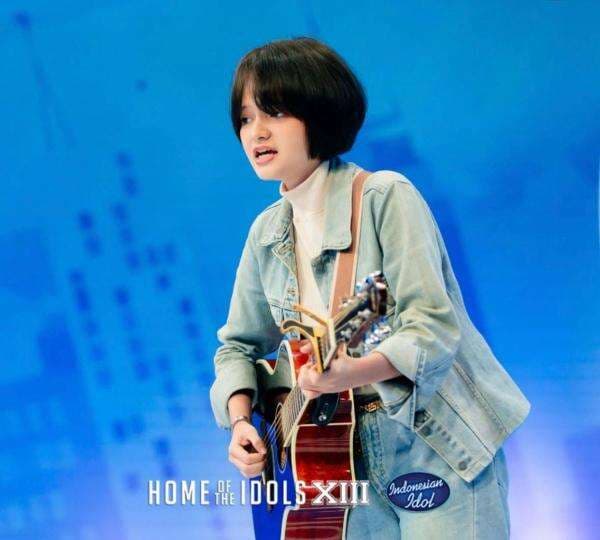 5 Potret Mesa Hira, Peserta Indonesian Idol Season XIII yang Berprofesi Sebagai Barista dan Pencinta Style Emo 5 Potret Mesa Hira, Peserta Indonesian Idol Season XIII yang Berprofesi Sebagai Barista dan Pencinta Style Emo