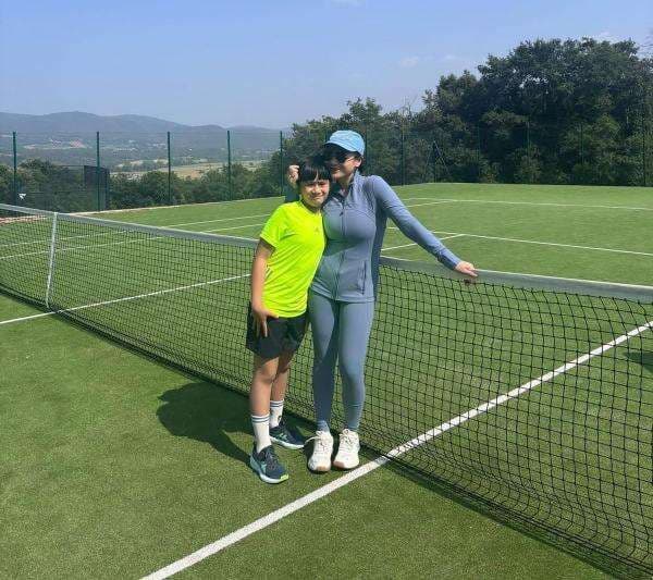 Potret Nagita Slavina Bareng Rafathar Jauh-Jauh Main Tenis di Italia, Netizen: The Real Gabut Potret Nagita Slavina Bareng Rafathar Jauh-Jauh Main Tenis di Italia, Netizen: The Real Gabut