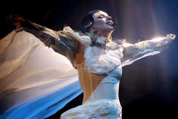 Potret Outfit Selebriti yang Hadir di Coachella 2025, Lady Gaga hingga Hailey Bieber Potret Outfit Selebriti yang Hadir di Coachella 2025, Lady Gaga hingga Hailey Bieber