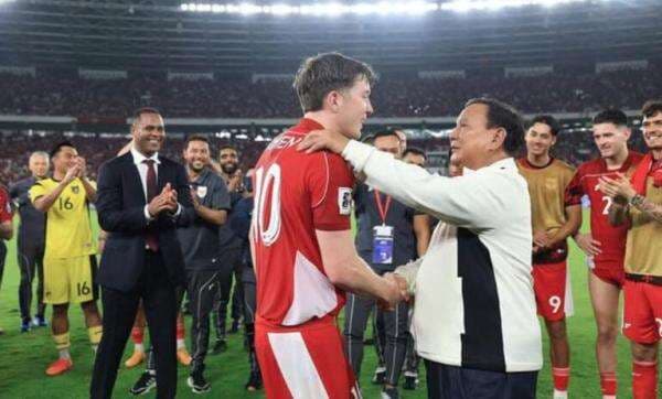 Prabowo Ajak Ole Romeny Ngobrol setelah Cetak Gol Kemenangan Timnas Indonesia Prabowo Ajak Ole Romeny Ngobrol setelah Cetak Gol Kemenangan Timnas Indonesia