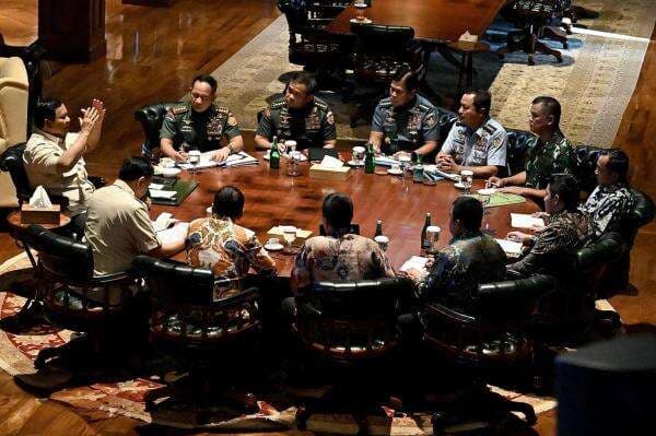 Prabowo Kumpulkan Panglima hingga Kepala Staf TNI Bahas Situasi Pertahanan Terkini Prabowo Kumpulkan Panglima hingga Kepala Staf TNI Bahas Situasi Pertahanan Terkini