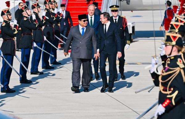 Hadiri Bastille Day, Prabowo Disambut Pasukan Jajar Kehormatan di Paris Hadiri Bastille Day, Prabowo Disambut Pasukan Jajar Kehormatan di Paris