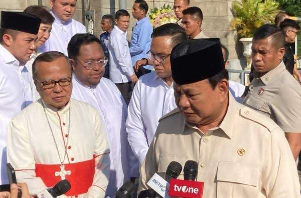 Prabowo Melayat Uskup Emeritus Mgr Petrus Turang di Gereja Katedral Prabowo Melayat Uskup Emeritus Mgr Petrus Turang di Gereja Katedral