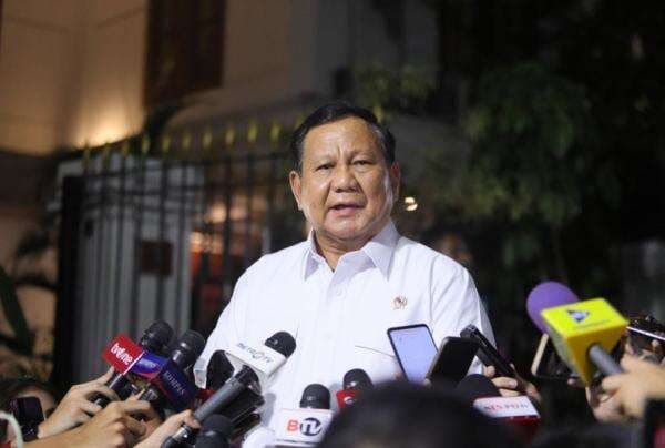 Malam Tahun Baru, Prabowo Tegaskan Sebagian Besar Pejabat Masih Bekerja di Kantor Masing-Masing Malam Tahun Baru, Prabowo Tegaskan Sebagian Besar Pejabat Masih Bekerja di Kantor Masing-Masing