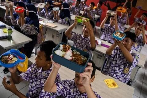 Prabowo Sudah Gelontorkan Rp2,3 Triliun Buat Makan Bergizi Gratis Prabowo Sudah Gelontorkan Rp2,3 Triliun Buat Makan Bergizi Gratis