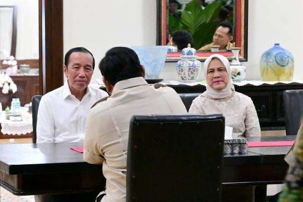 Foto-Foto Prabowo Sowan ke Kediaman Jokowi di Solo Foto-Foto Prabowo Sowan ke Kediaman Jokowi di Solo