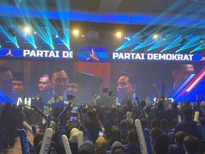 Disambut Lagu Tipe-X, Prabowo dan Gibran Hadiri Penutupan Kongres VI Demokrat Disambut Lagu Tipe-X, Prabowo dan Gibran Hadiri Penutupan Kongres VI Demokrat