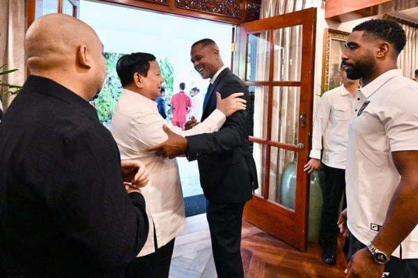Kluivert Bicara Masa Depan Timnas Indonesia usai Makan Siang dengan Prabowo di Kertanegara Kluivert Bicara Masa Depan Timnas Indonesia usai Makan Siang dengan Prabowo di Kertanegara