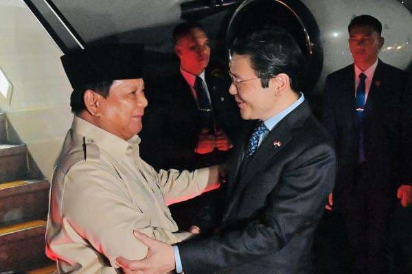 Momen Prabowo Disambut Lawrence Wong saat Tiba di Singapura Momen Prabowo Disambut Lawrence Wong saat Tiba di Singapura