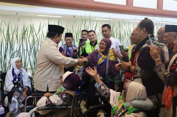 Prabowo Doakan Para Jemaah Haji di Soetta: Mabrur Ya Pak, Bu Semua Prabowo Doakan Para Jemaah Haji di Soetta: Mabrur Ya Pak, Bu Semua