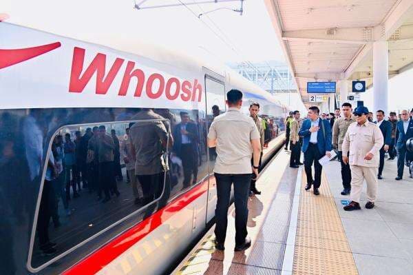 Prabowo Kembali ke Jakarta Naik Whoosh usai Kunker di Bandung Prabowo Kembali ke Jakarta Naik Whoosh usai Kunker di Bandung