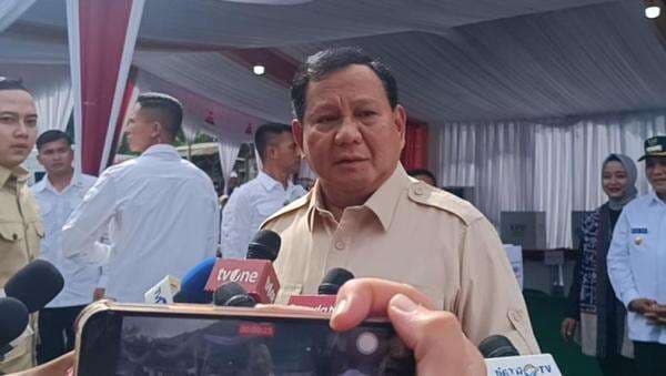 Prabowo Pantau Hasil Quick Count Pilkada 2024 di Hambalang Prabowo Pantau Hasil Quick Count Pilkada 2024 di Hambalang