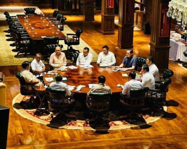 Prabowo Rapat Maraton dengan Sejumlah Menteri di Hambalang, Bahas Tambang dan Ekonomi Prabowo Rapat Maraton dengan Sejumlah Menteri di Hambalang, Bahas Tambang dan Ekonomi