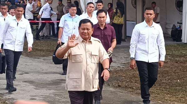 Prabowo Tiba di TPS 08 Bojong Koneng Bogor, Siap Nyoblos Pilkada 2024 Prabowo Tiba di TPS 08 Bojong Koneng Bogor, Siap Nyoblos Pilkada 2024