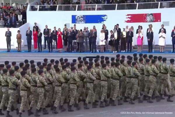 Prabowo-Macron Standing Ovation Kagumi Aksi Gagah Pasukan RI di Defile Bastille Day Prabowo-Macron Standing Ovation Kagumi Aksi Gagah Pasukan RI di Defile Bastille Day