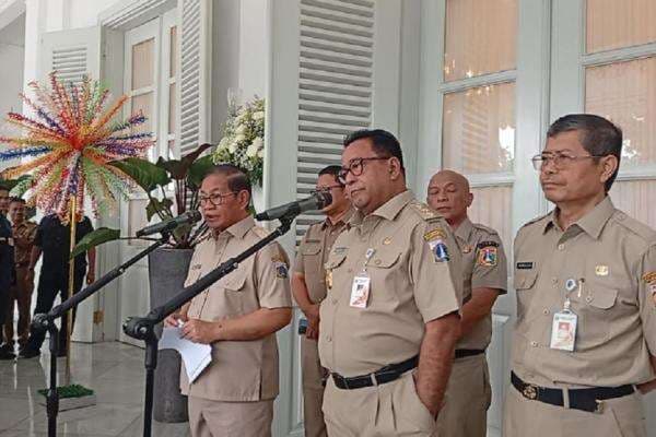 Pramono Anung Ungkap 2,37 Persen ASN Jakarta Tidak Masuk di Hari Pertama Kerja Usai Libur Lebaran Pramono Anung Ungkap 2,37 Persen ASN Jakarta Tidak Masuk di Hari Pertama Kerja Usai Libur Lebaran