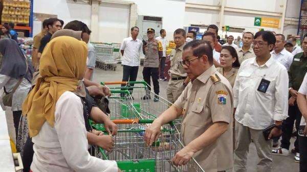 Pramono Sidak Pasar Induk Kramat Jati, Pastikan Stok Bahan Pangan Aman Jelang Idul Fitri Pramono Sidak Pasar Induk Kramat Jati, Pastikan Stok Bahan Pangan Aman Jelang Idul Fitri