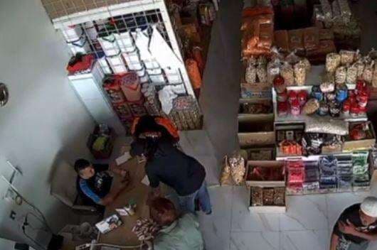 Viral 2 Preman Kampung di Majalengka Mabuk Minta THR hingga Rusak Toko Viral 2 Preman Kampung di Majalengka Mabuk Minta THR hingga Rusak Toko