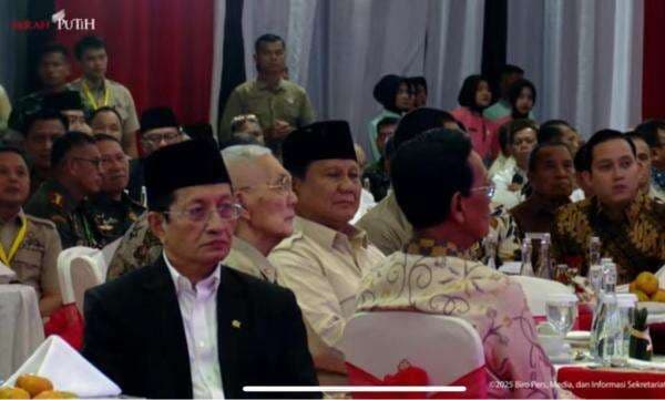 Momen Prabowo Duduk di Samping Try Sutrisno saat Halalbihalal Purnawirawan TNI AD Momen Prabowo Duduk di Samping Try Sutrisno saat Halalbihalal Purnawirawan TNI AD