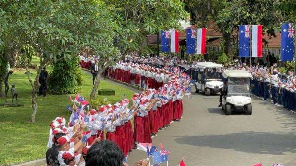 Momen Prabowo Menyetiri Mobil Buggy Antar PM Albanese di Istana Negara Momen Prabowo Menyetiri Mobil Buggy Antar PM Albanese di Istana Negara