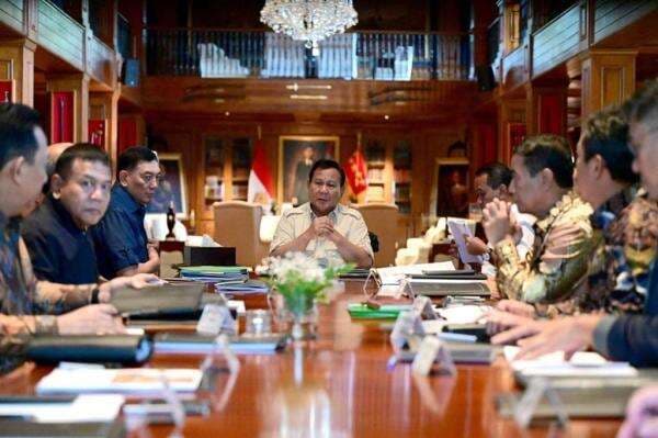 Prabowo Pimpin Ratas Percepatan Hilirisasi di Hambalang, Fokus Penciptaan Lapangan Kerja Prabowo Pimpin Ratas Percepatan Hilirisasi di Hambalang, Fokus Penciptaan Lapangan Kerja