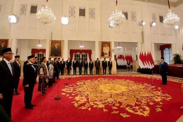 Prabowo Lantik 31 Duta Besar, Marsekal (Purn) Yuyu Sutisna hingga Junimart Girsang Prabowo Lantik 31 Duta Besar, Marsekal (Purn) Yuyu Sutisna hingga Junimart Girsang