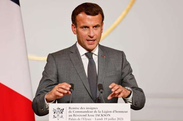 Macron Dorong Pembatasan Medsos untuk Anak-Anak Pasca Penusukan di Sekolah Prancis Macron Dorong Pembatasan Medsos untuk Anak-Anak Pasca Penusukan di Sekolah Prancis