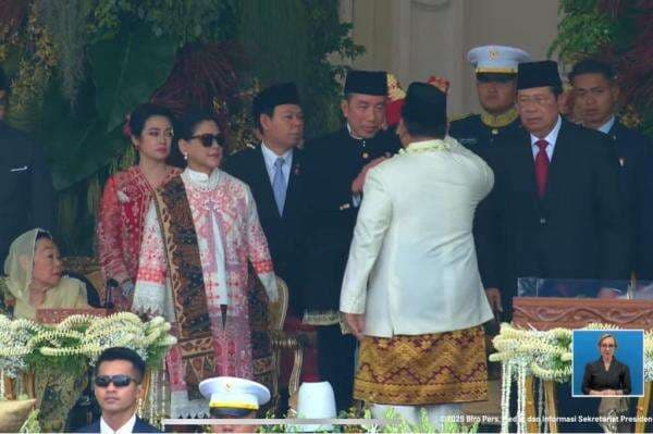 Prabowo Beri Hormat ke SBY hingga Jokowi usai Pimpin Upacara HUT ke-80 RI Prabowo Beri Hormat ke SBY hingga Jokowi usai Pimpin Upacara HUT ke-80 RI