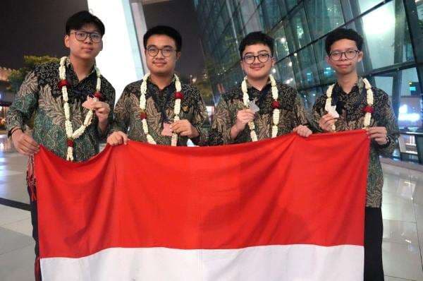 Selamat! Siswa Indonesia Raih 2 Medali Perak dan 2 Perunggu Olimpiade Kimia Dunia Selamat! Siswa Indonesia Raih 2 Medali Perak dan 2 Perunggu Olimpiade Kimia Dunia