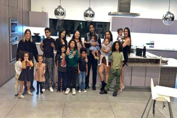 Pria AS Ini Miliki 5 Istri dan Tinggal Serumah, Sekarang Cari Istri Ke-6 Pria AS Ini Miliki 5 Istri dan Tinggal Serumah, Sekarang Cari Istri Ke-6