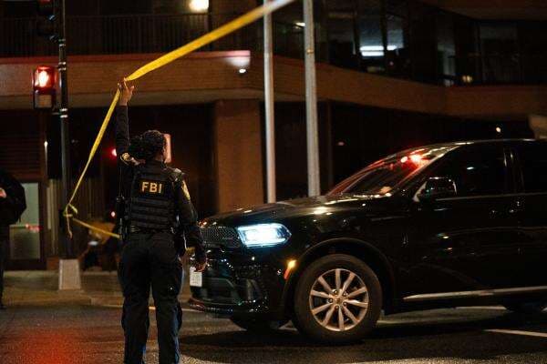 Pria AS Penembak Mati 2 Staf Kedubes Israel Ditangkap, Teriak 'Bebaskan Palestina!' Pria AS Penembak Mati 2 Staf Kedubes Israel Ditangkap, Teriak 'Bebaskan Palestina!'