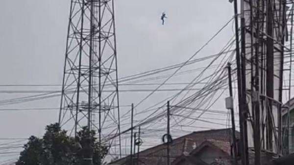 Pria Tewas Lompat dari Menara Telekomunikasi di Cianjur, Kondisi Mengenaskan Pria Tewas Lompat dari Menara Telekomunikasi di Cianjur, Kondisi Mengenaskan