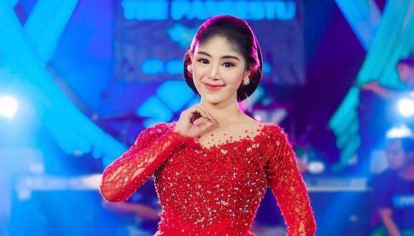 Prigel Pangayu Anjarwening, Sinden Muda Kediri yang Menginspirasi Generasi Milenial Prigel Pangayu Anjarwening, Sinden Muda Kediri yang Menginspirasi Generasi Milenial