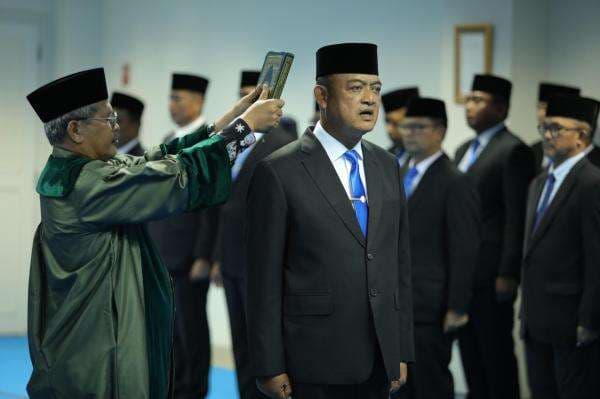 Profil Mayjen TNI Budi Irawan, Mantan Kasdam IV/Diponegoro yang Kini Menjabat Deputi Penanganan Darurat BNPB Profil Mayjen TNI Budi Irawan, Mantan Kasdam IV/Diponegoro yang Kini Menjabat Deputi Penanganan Darurat BNPB