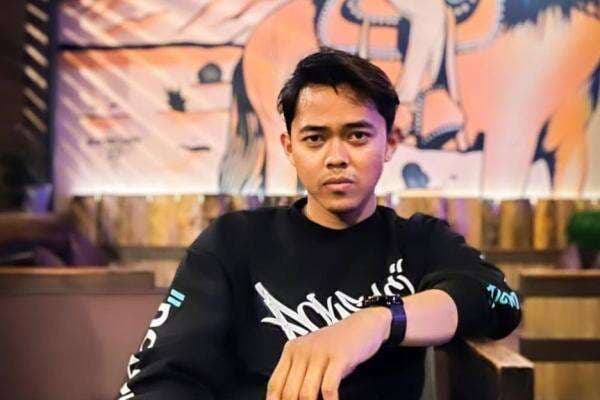 Profil Safnoviar Tiasdi Suami Dilan Janiyar yang Selingkuh dengan 10 Wanita Pakai Uang Istrinya Profil Safnoviar Tiasdi Suami Dilan Janiyar yang Selingkuh dengan 10 Wanita Pakai Uang Istrinya