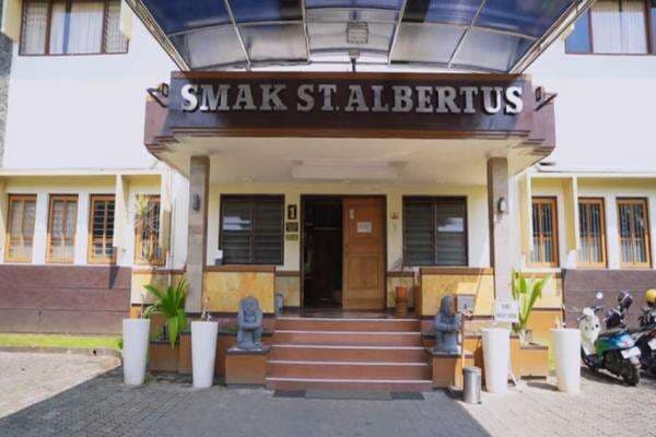 Profil SMA Dempo Malang: Sekolah Lilie Wijayanti dan Elsa Laksono, 2 Mamak Pendaki yang Gugur di Gunung Carstensz Profil SMA Dempo Malang: Sekolah Lilie Wijayanti dan Elsa Laksono, 2 Mamak Pendaki yang Gugur di Gunung Carstensz