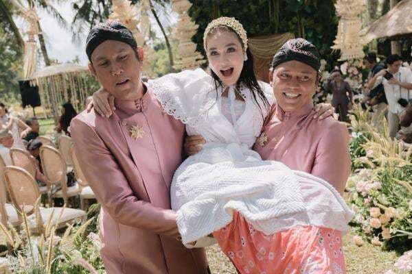 Profil Tipi Jabrik, Kakak Luna Maya yang Bukan Orang Sembarangan Profil Tipi Jabrik, Kakak Luna Maya yang Bukan Orang Sembarangan