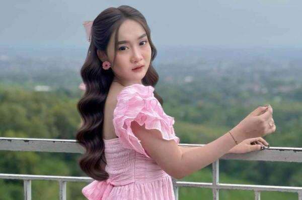 Profil dan Biodata Diva Hani: Pedangdut asal Blitar yang Viral dengan Lagu Pindo Ah Ah Profil dan Biodata Diva Hani: Pedangdut asal Blitar yang Viral dengan Lagu Pindo Ah Ah