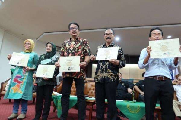 Profil Johan Teman Seangkatan Jokowi di UGM, Ungkap Fakta Mengejutkan soal Ijazah Profil Johan Teman Seangkatan Jokowi di UGM, Ungkap Fakta Mengejutkan soal Ijazah