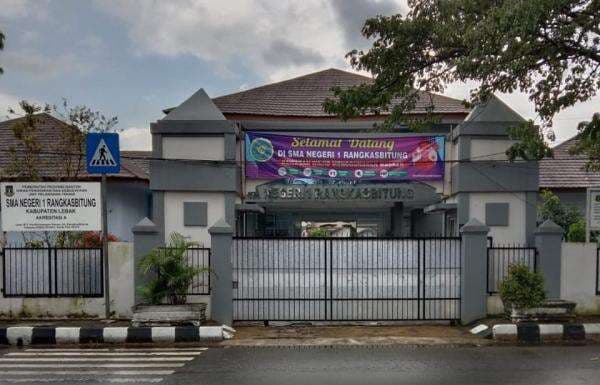 Protes Emak-emak di Lebak soal SPMB SMAN 1 Rangkasbitung Protes Emak-emak di Lebak soal SPMB SMAN 1 Rangkasbitung