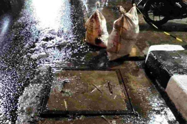 Galian Fiber Optik di Pondok Gede Raya Disetop usai Ibu dan Anak Tercebur Galian Fiber Optik di Pondok Gede Raya Disetop usai Ibu dan Anak Tercebur