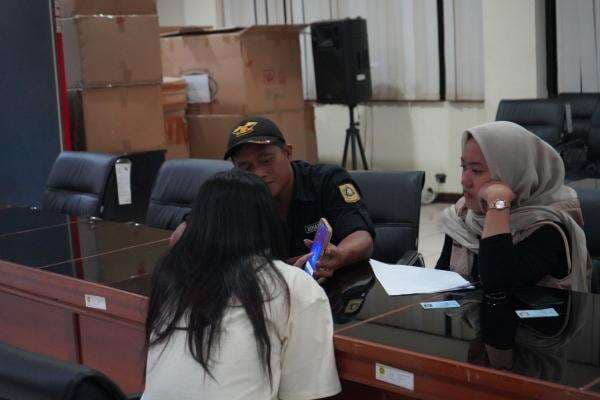 11 PSK Terjaring Operasi Pekat saat Tunggu Pelanggan di Kontrakan 11 PSK Terjaring Operasi Pekat saat Tunggu Pelanggan di Kontrakan