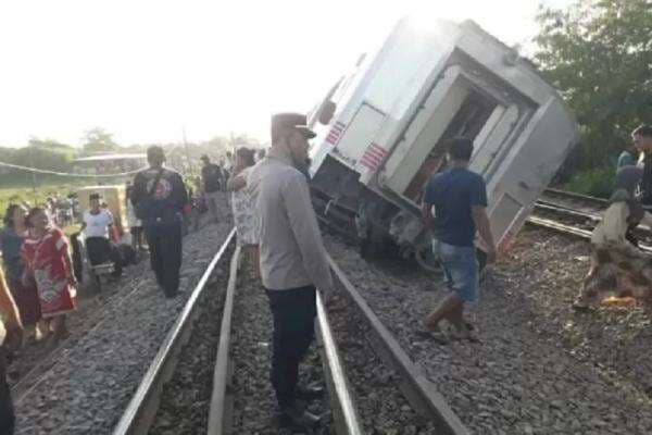 PT KAI Sebut Kemenhub hingga KNKT Selidiki Penyebab KA Argo Bromo Anggrek Anjlok PT KAI Sebut Kemenhub hingga KNKT Selidiki Penyebab KA Argo Bromo Anggrek Anjlok
