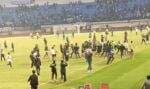 PT LIB Sesalkan Bobotoh Masuk Lapangan dan Pukul Steward usai Laga Persib vs Persija PT LIB Sesalkan Bobotoh Masuk Lapangan dan Pukul Steward usai Laga Persib vs Persija