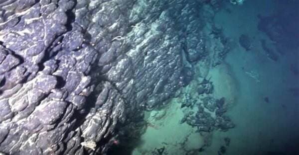 Pulau Kuno Penuh dengan Mineral Berharga Ditemukan di Dasar Laut Atlantik