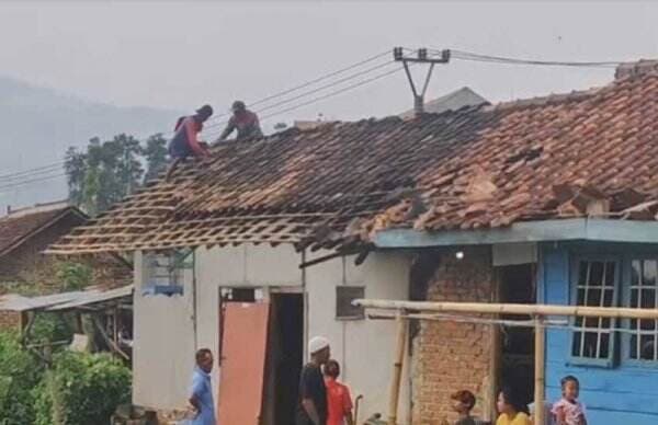 Puluhan Rumah di Kabupaten Bandung Rusak Diterjang Puting Beliung