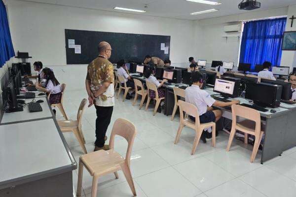Puluhan Sekolah di Jakarta Ikut Pecahkan Rekor MURI Asesmen Bahasa Inggris Online Puluhan Sekolah di Jakarta Ikut Pecahkan Rekor MURI Asesmen Bahasa Inggris Online