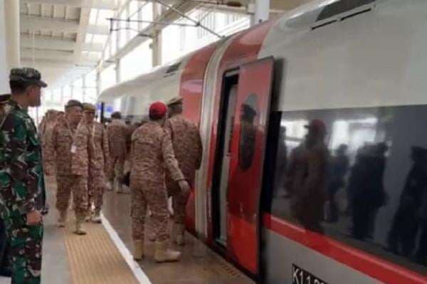 Retreat Jilid II, Puluhan Kepala Daerah Naik Kereta Cepat Whoosh Retreat Jilid II, Puluhan Kepala Daerah Naik Kereta Cepat Whoosh